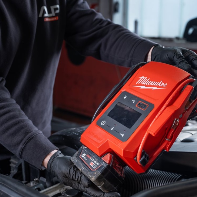 Milwaukee M18 JS2000-0 startovací zdroj bez aku 4933498026