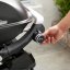 Weber 1501064 Q 2200N plynový gril s postranními stolky a stojanem