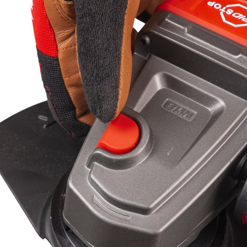 Milwaukee M18 ONEFLAG230XPDB-122C ONE-KEY úhlová bruska  230 mm s kolébkovým spínačem 2x12Ah 4933499242