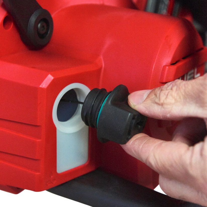 Milwaukee M18FCHS35-122 aku řetězová pila 35cm 2x12Ah 4933499223
