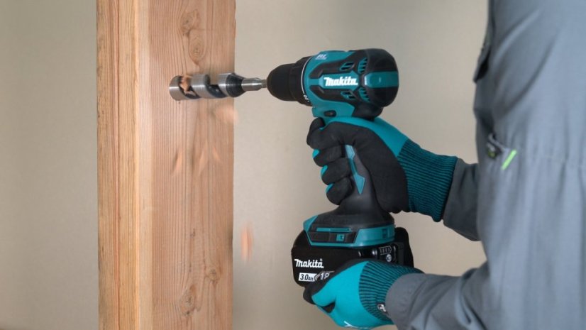 Makita DDF490SFJ aku bezuhlíkový šroubovák Li-ion LXT 18V 2x3 Ah Makpac