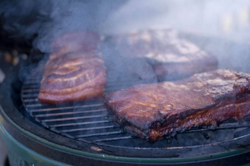 Big Green Egg dřevěné štěpky na uzení 2,9 l Hickory ořech 113986