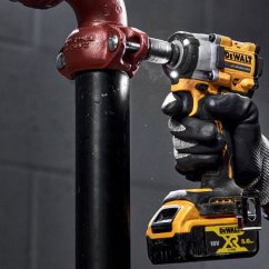 Dewalt DCF922P2T aku rázový utahovák 18V 2x5Ah