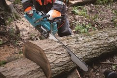 Makita UC030GZ01 aku řetězová pila 400 mm Li-ion XGT 40V bez aku Z