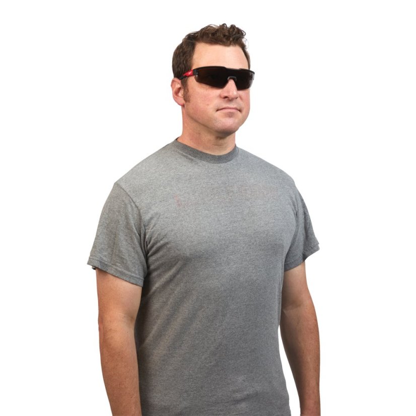 Milwaukee Tinted Safety Glasses ochranné brýle 4932471882