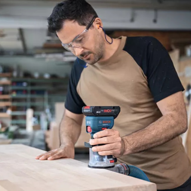 Bosch GKF 18V-8 aku fréza ohraňovací 18V 0.601.6C2.000