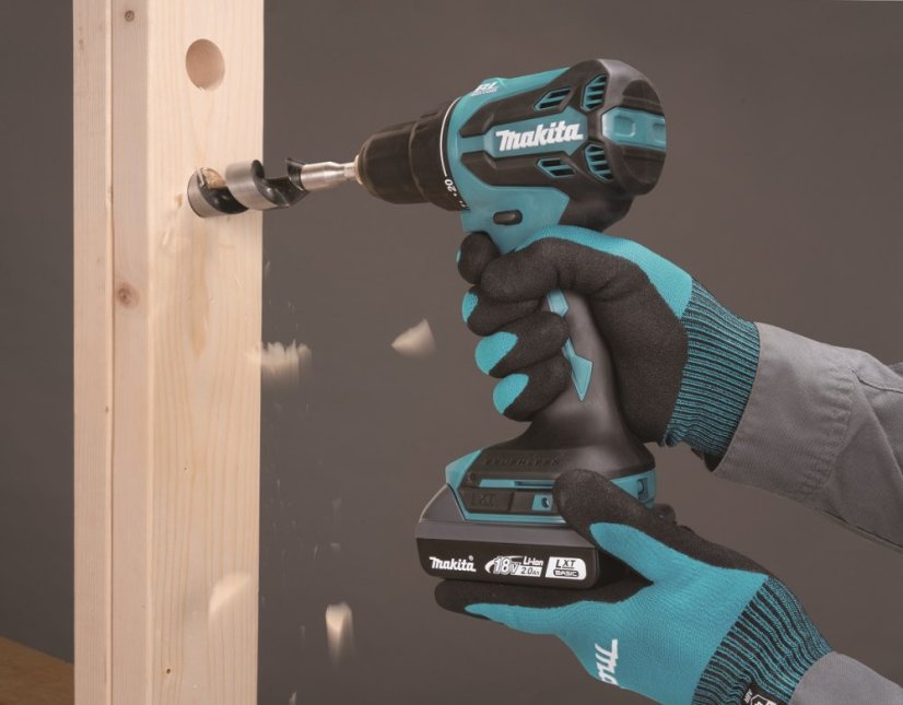 Makita DDF490WVE aku bezuhlíkový šroubovák Li-ion LXTB 18V 2x2 Ah