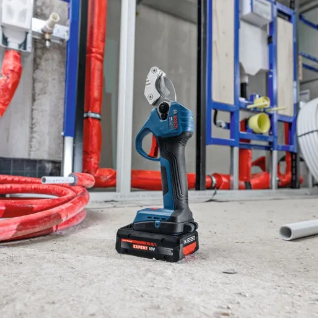 Bosch GPC 18V-32P aku nůžky na trubky 18V bez aku 06019S2000