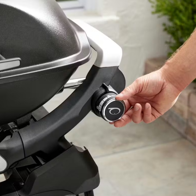 Weber 1501064 Q 2200N plynový gril s postranními stolky a stojanem