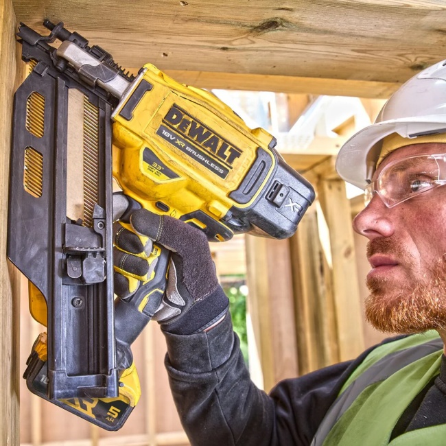 Dewalt DCK246P2T aku sada hřebíkovaček DCN930+DCN660 18 V 2x5Ah TSAK