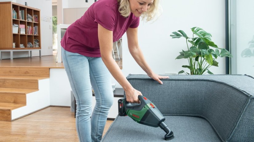 BOSCH 06033B9102 Universal Vac 18 akumulátorový vysavač