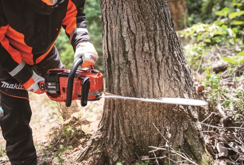 Makita UC030GZ03 aku řetězová pila 500 mm Li-ion XGT 40V bez aku Z