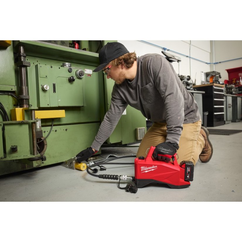 Milwaukee M18 HMP700-501 hydraulické mini čerpadlo 700 bar 1x5Ah 4933493921