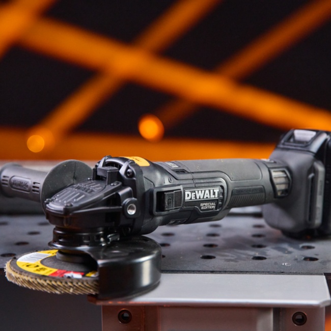 Dewalt DCG45MNT aku uhlová bruska 125 mm edice McLaren 18V bez aku