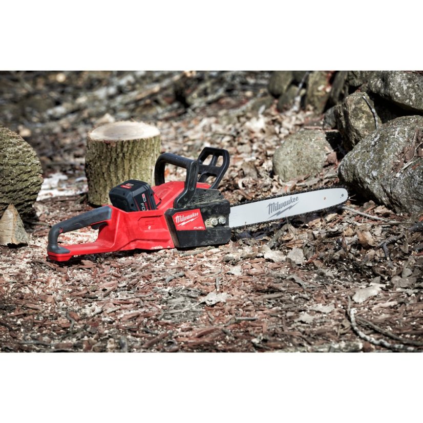 Milwaukee M18FCHS35-122 aku řetězová pila 35cm 2x12Ah 4933499223
