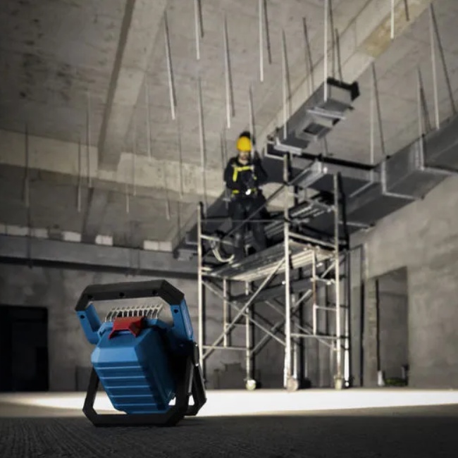 Bosch GLI18V-3000 aku pracovní světlo 18V bez aku Bosch GLI18V-1500 aku pracovní světlo 18V bez aku 06019P5100