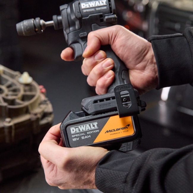 Dewalt DCF86MP2T aku rázový utahovák edice McLaren 1/4" 205 Nm 18V 2x5Ah