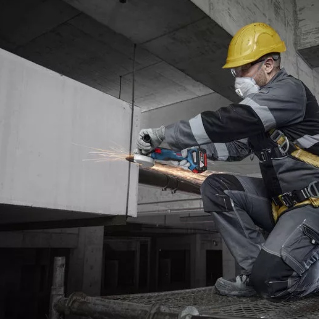 Bosch GSR 18V-45+GWS 18V-8 aku sada nářadí 18V 2x 4Ah 0615A5007N