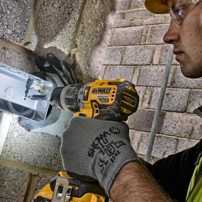 Dewalt DCD796D2 aku příklepový šroubovák 18V 2x2,0Ah nabíječka,kufr