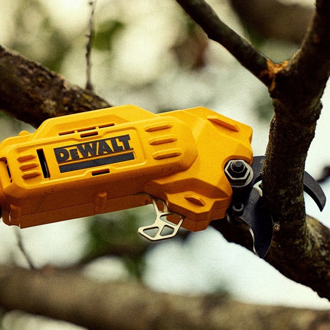 DeWALT DCMPP569N aku nůžky na větve s prodlouženou rukojetí 18V XR bez aku