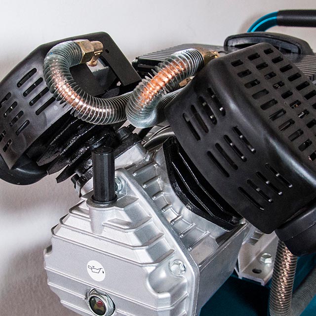 XTline XT2004 kompresor olejový 2200 W 8 bar 50 l