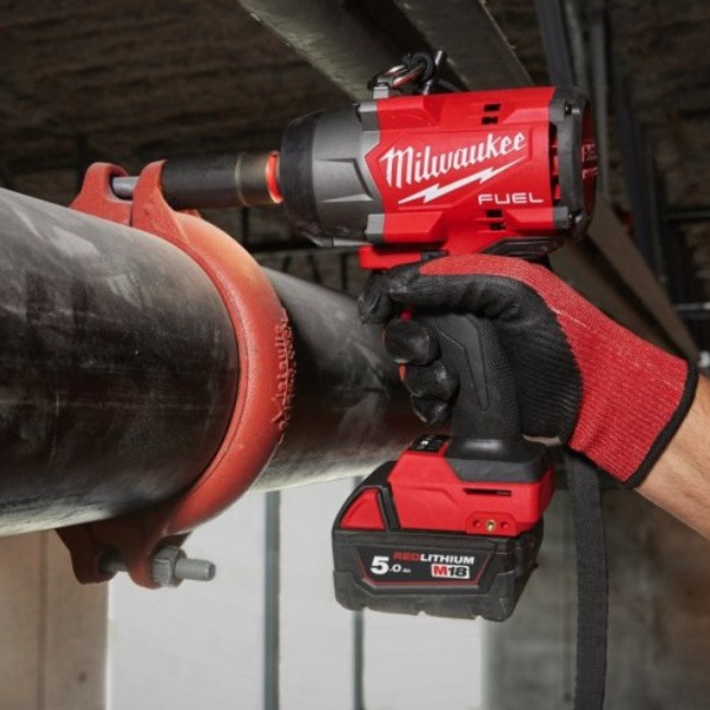 Milwaukee ELVINSET35 M18 FHIW2P12-502X aku rázový utahovák 1/2" 1220 Nm s aretačním čepem + 12 dílná sada šroubováků Tri-lobe 2x 5 Ah M18 B5 4933492786