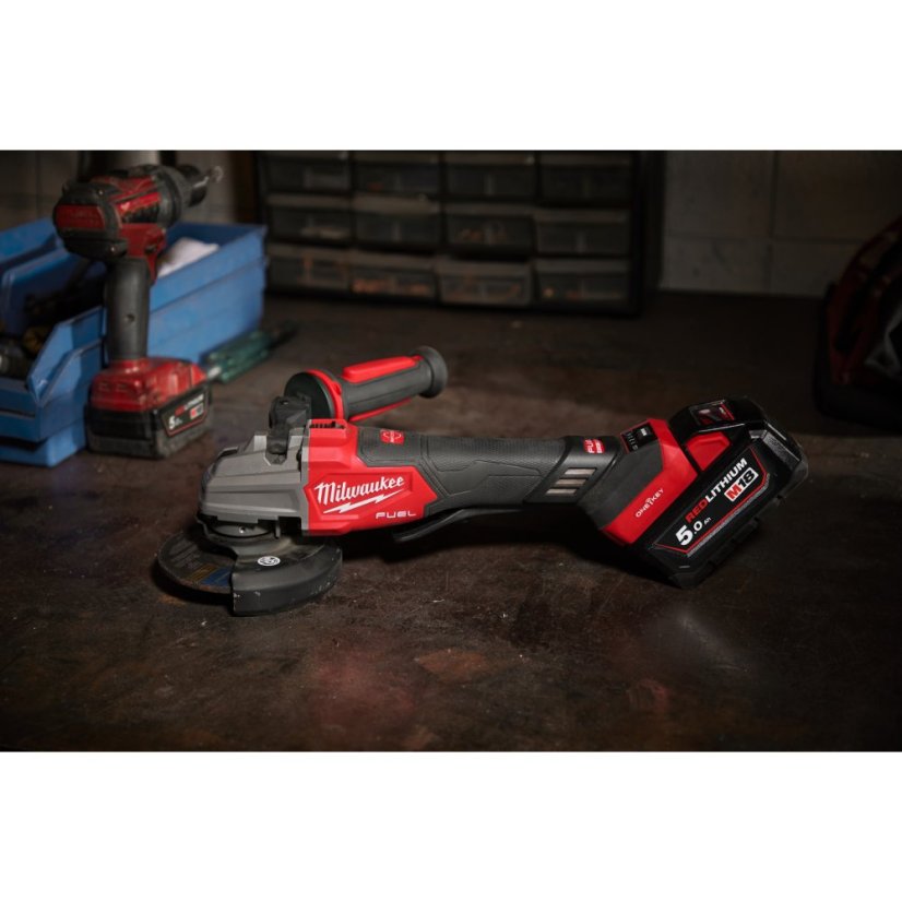 Milwaukee M18 FUEL™ FSAGSVO125X-502X bezpečnostní bruska 125 mm s variabilními otáčkami a funkcí ONE-KEY™ 4933493553