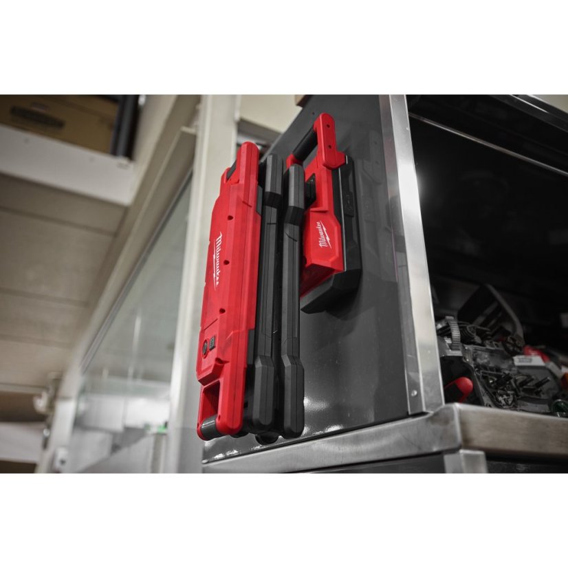Milwaukee M18 ABL-0 plošné světlo s výložníkem bez aku 4933498147