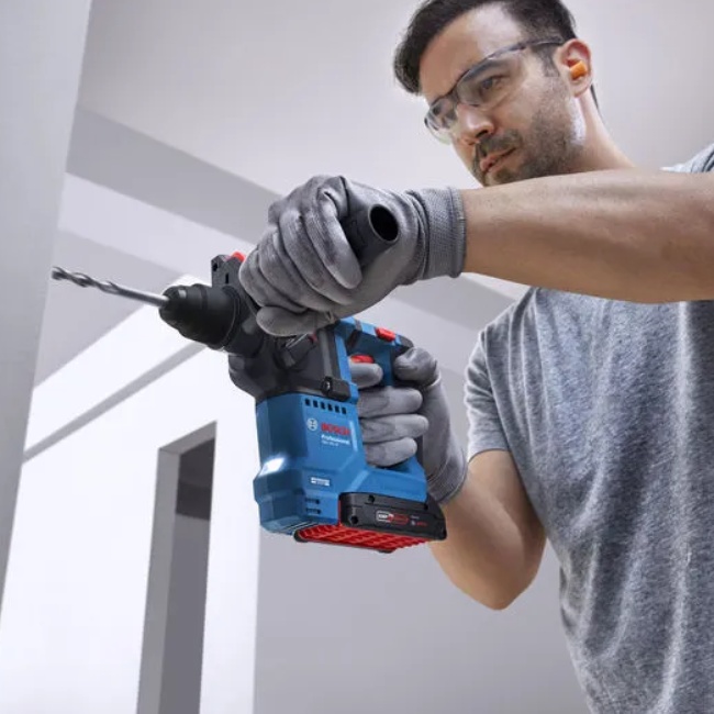 Bosch GBH 18V-18 aku vrtací kladivo SDS-Plus 1,5 J 18V 2x4Ah 0611927002