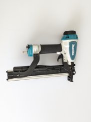 Makita AT2550A-V pneumatická sponkovačka 25mm VRÁCENO ZÁKAZNÍKEM, ROZBALENO