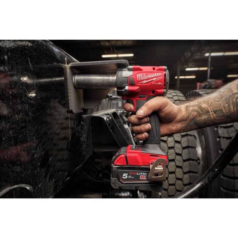 Milwaukee M18 FIW2P12-502X aku kompaktní rázový utahovák 1/2" s aretačním čepem 2x5Ah 4933478447