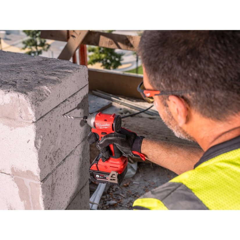 Milwaukee M18 BLIDRC-402C aku rázový utahovák 1/4" Hex 2x4Ah 4933492840