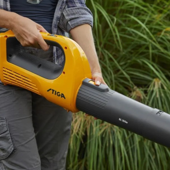Stiga BL 100e Kit aku foukač 20 V 1x4Ah