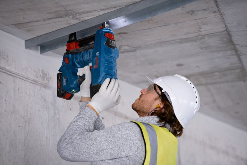 Bosch GNB 18V-38 akumulátorová hřebíkovačka do betonu