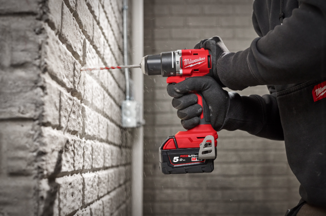 Milwaukee ELVINSET3 aku set nářadí 18V kompaktní vrtačka + uhlová bruska 125 mm 18V