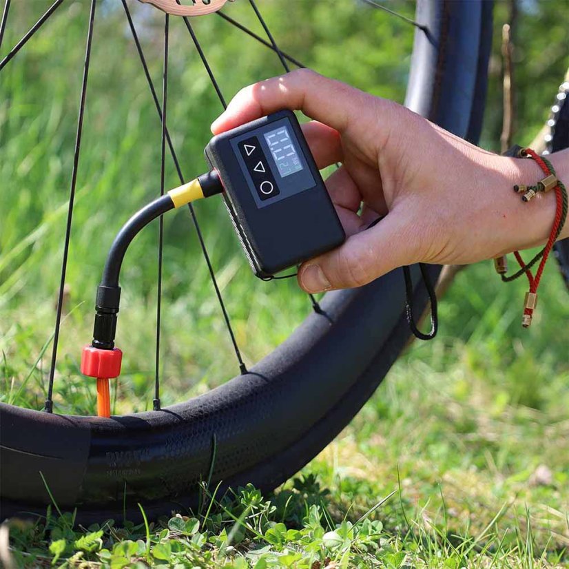 Solight PAP02 digitální kapesní kompresor mini