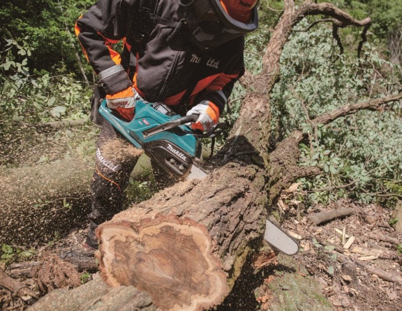 Makita UC030GZ01 aku řetězová pila 400 mm Li-ion XGT 40V bez aku Z