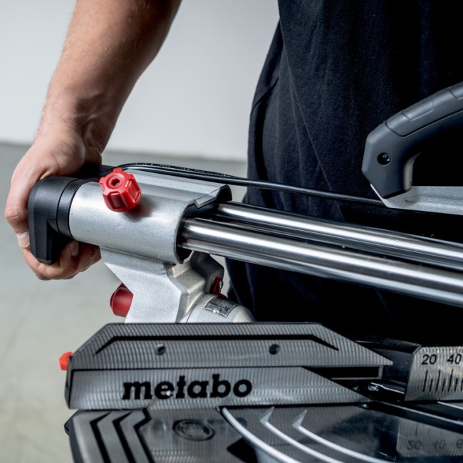 Metabo 613305000 KGS 305 M pokosová pila s pojezdem