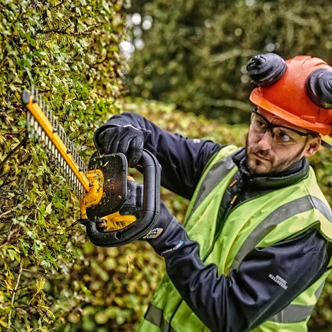 Dewalt DCMHT564N aku nůžky plotostřih 55 cm 18V bez aku