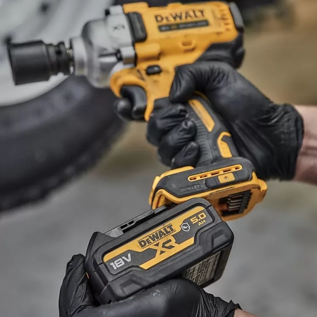 Dewalt DCF891P2T aku rázový utahovák 1/2" 18V XR 2x5Ah