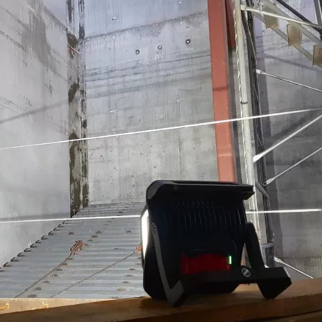 BOSCH GLI 18V-4000 C akumulátorová svítilna 0.601.446.800