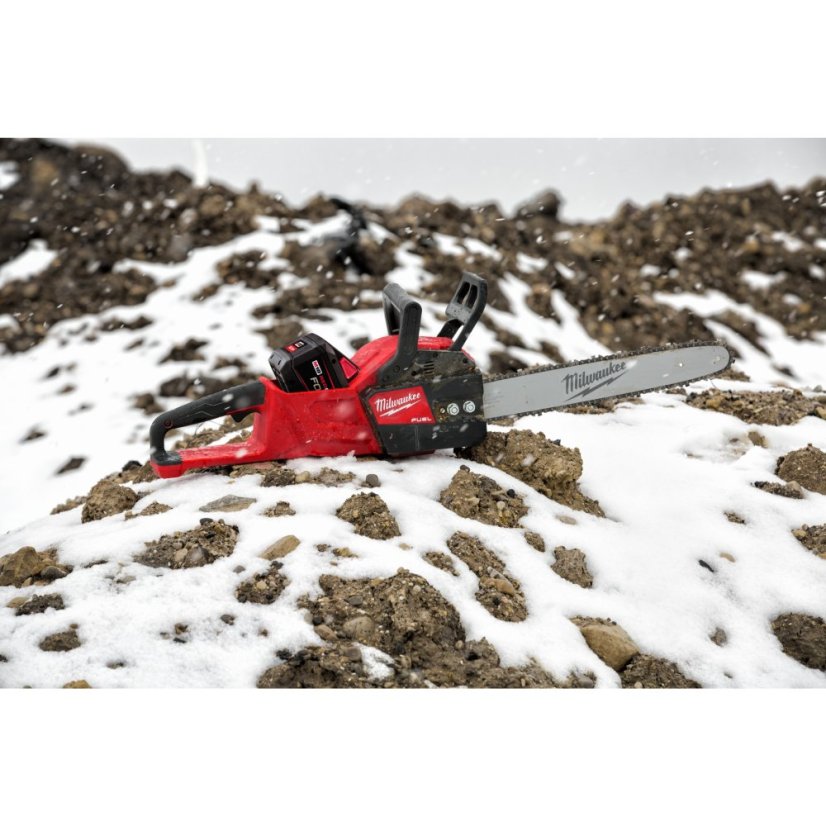 Milwaukee M18FCHS35-122 aku řetězová pila 35cm 2x12Ah 4933499223