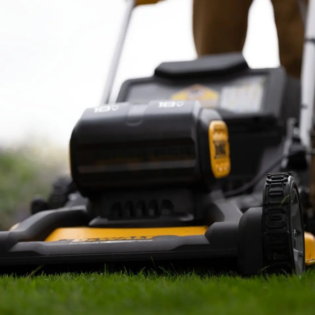 DeWALT DCMWSP156N aku sekačka s pojezdem 53cm 2x18V XR bez aku