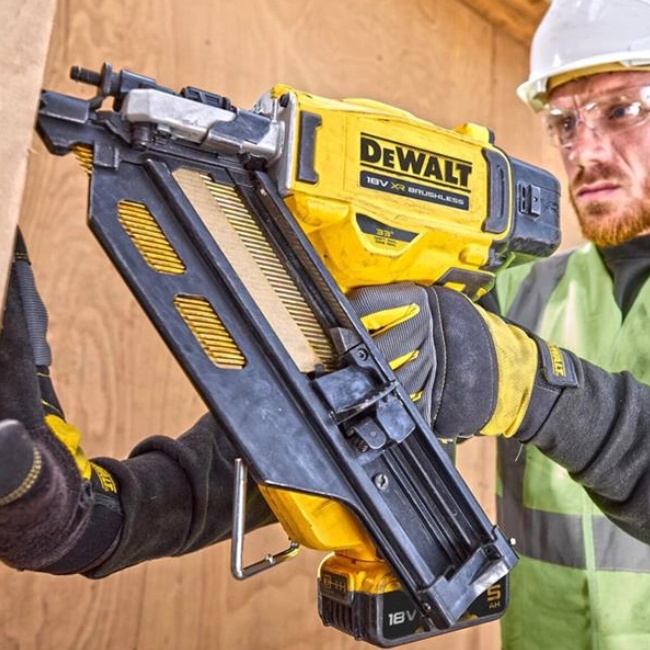 Dewalt DCK246P2T aku sada hřebíkovaček DCN930+DCN660 18 V 2x5Ah TSAK