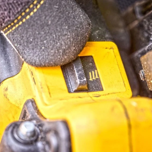 Dewalt DCK246P2T aku sada hřebíkovaček DCN930+DCN660 18 V 2x5Ah TSAK