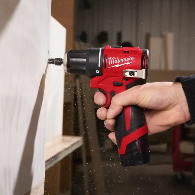 Milwaukee M12 BLPDRC-202C aku příklepová vrtačka 2x2Ah 4933500422