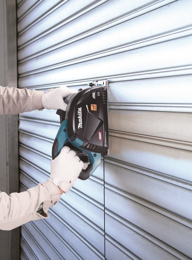 Makita CS002GZ aku pila na kov Li-ion XGT 40V, bez aku Z