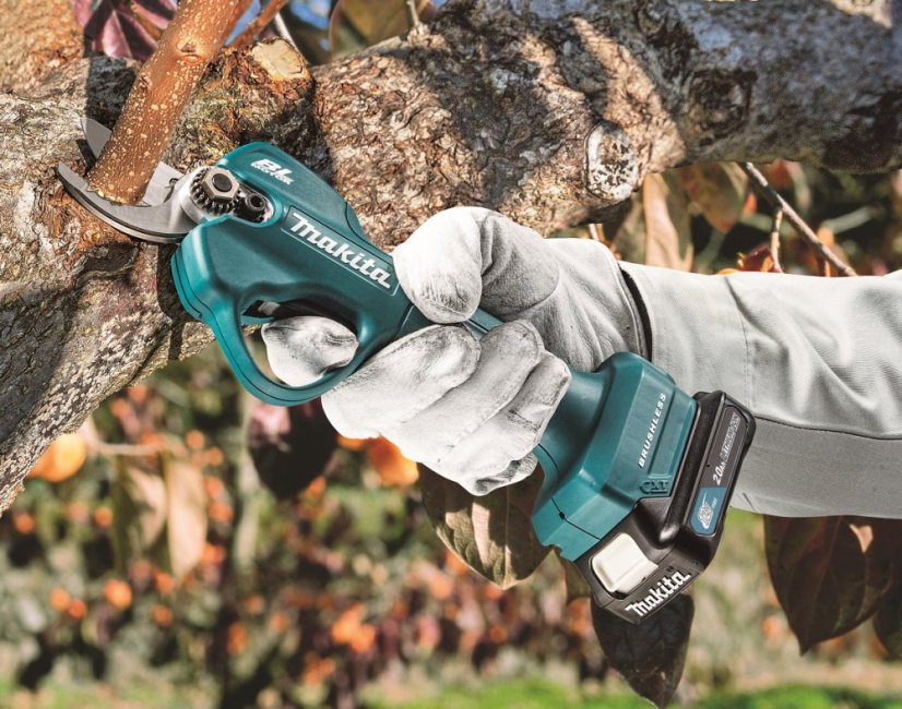 Makita UP100DSMJ aku nůžky na vinnou révu Li-ion CXT 12V 2x4Ah