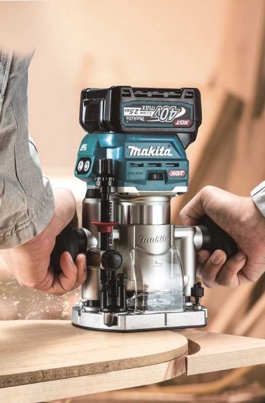 Makita RT001GM209 aku kombinovaná frézka s příslušenstvím Li-ion XGT 40V/4,0Ah