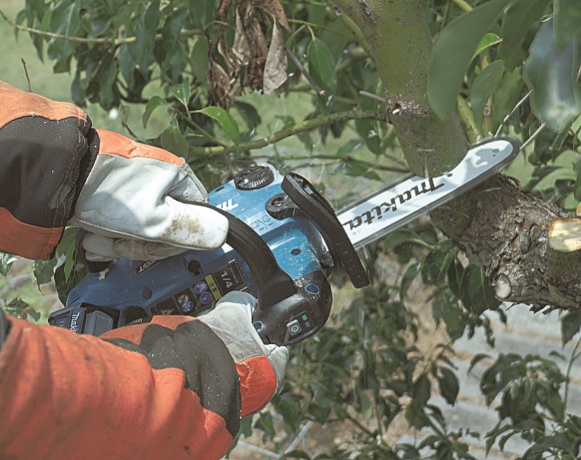 Makita UC031GZ aku řetězová pila 250 mm Li-ion XGT 40V bez aku Z